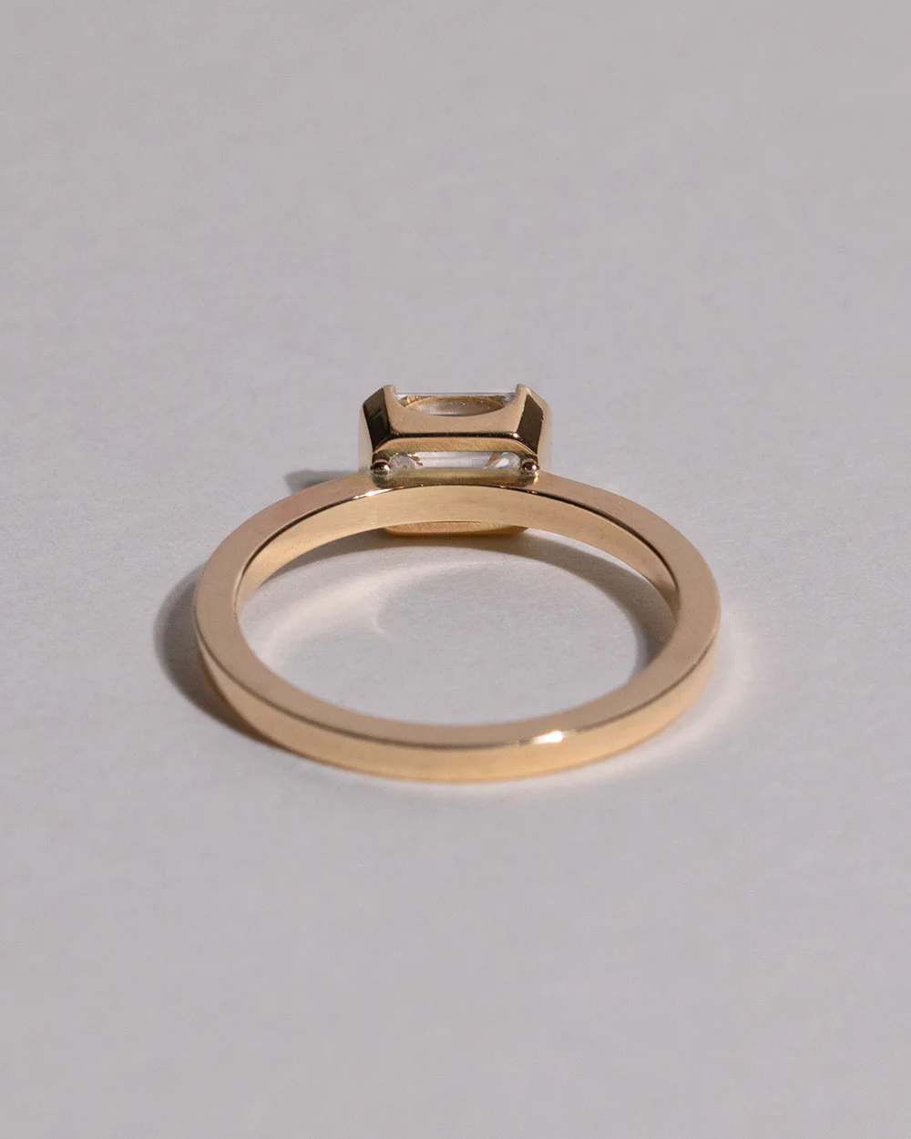 18ct Gold Emerald Cut 1ct Lab Grown Diamond Ring - Image 4