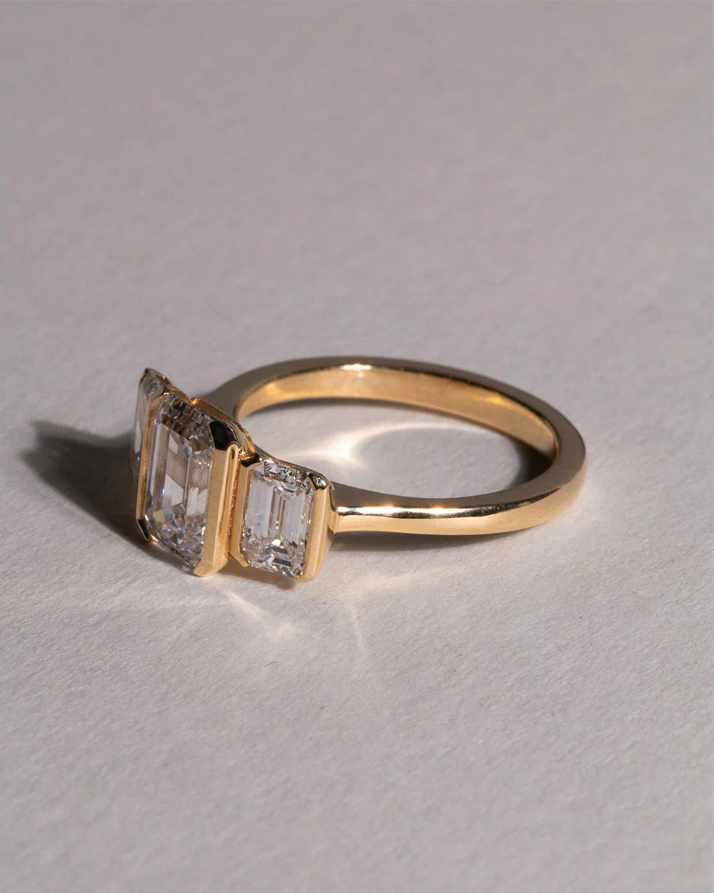 18ct Gold Emerald Cut Lab Grown Diamond Trilogy Ring - Image 4