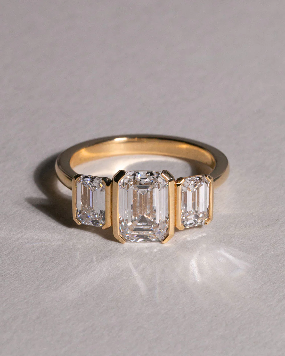 18ct Gold Emerald Cut Lab Grown Diamond Trilogy Ring - Image 5