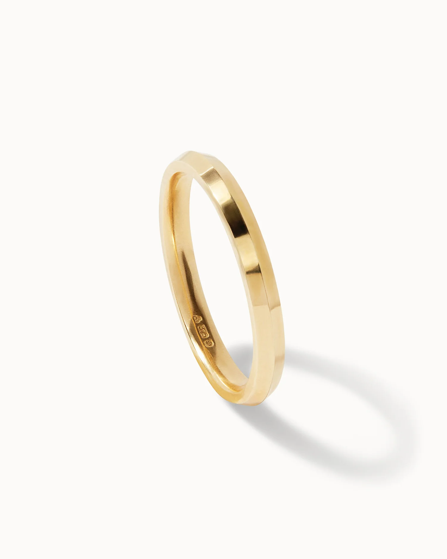 18ct Yellow Gold Fine Edge Ring - 2mm Band - Image 3