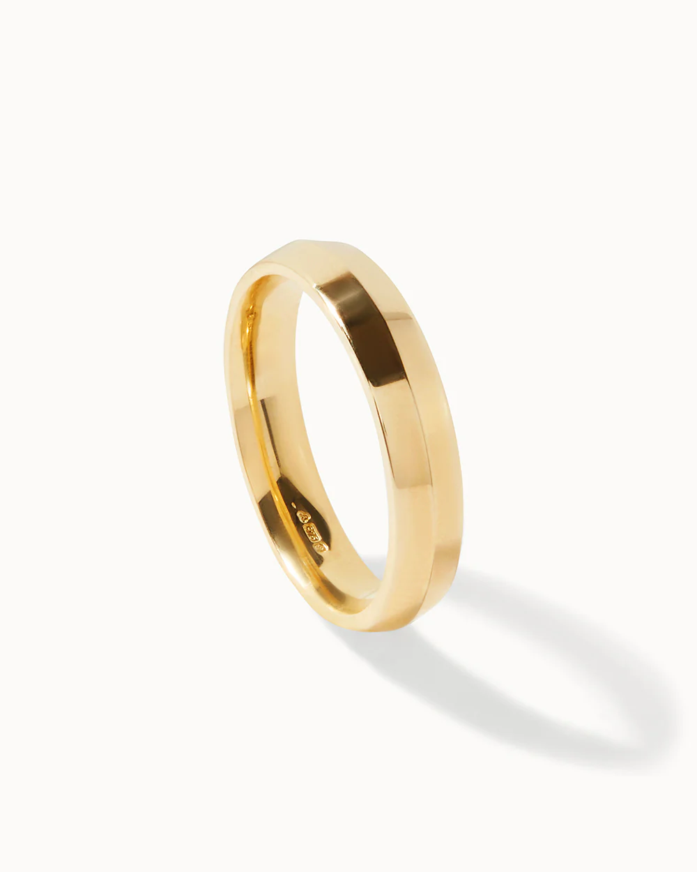 18ct Yellow Gold Fine Edge Ring - 4mm Band - Image 3