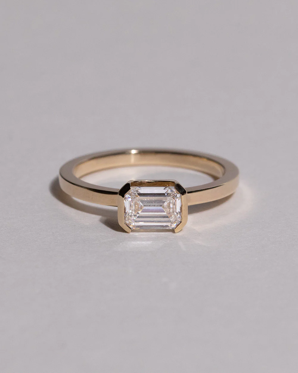 9ct Gold Emerald Cut 1ct Lab Grown Diamond Ring - Image 3