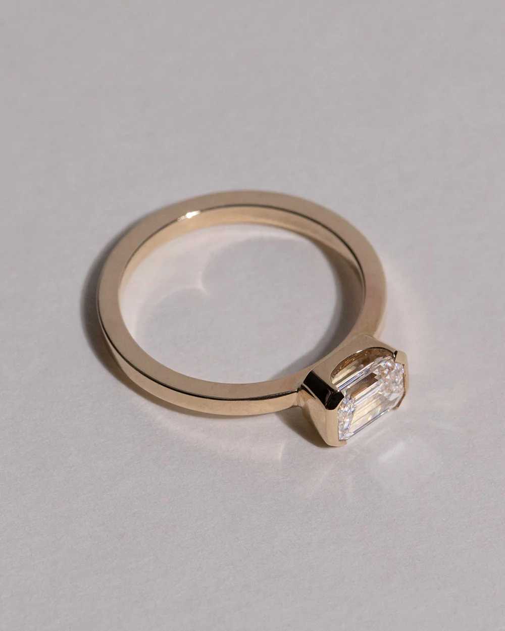 9ct Gold Emerald Cut 1ct Lab Grown Diamond Ring - Image 5