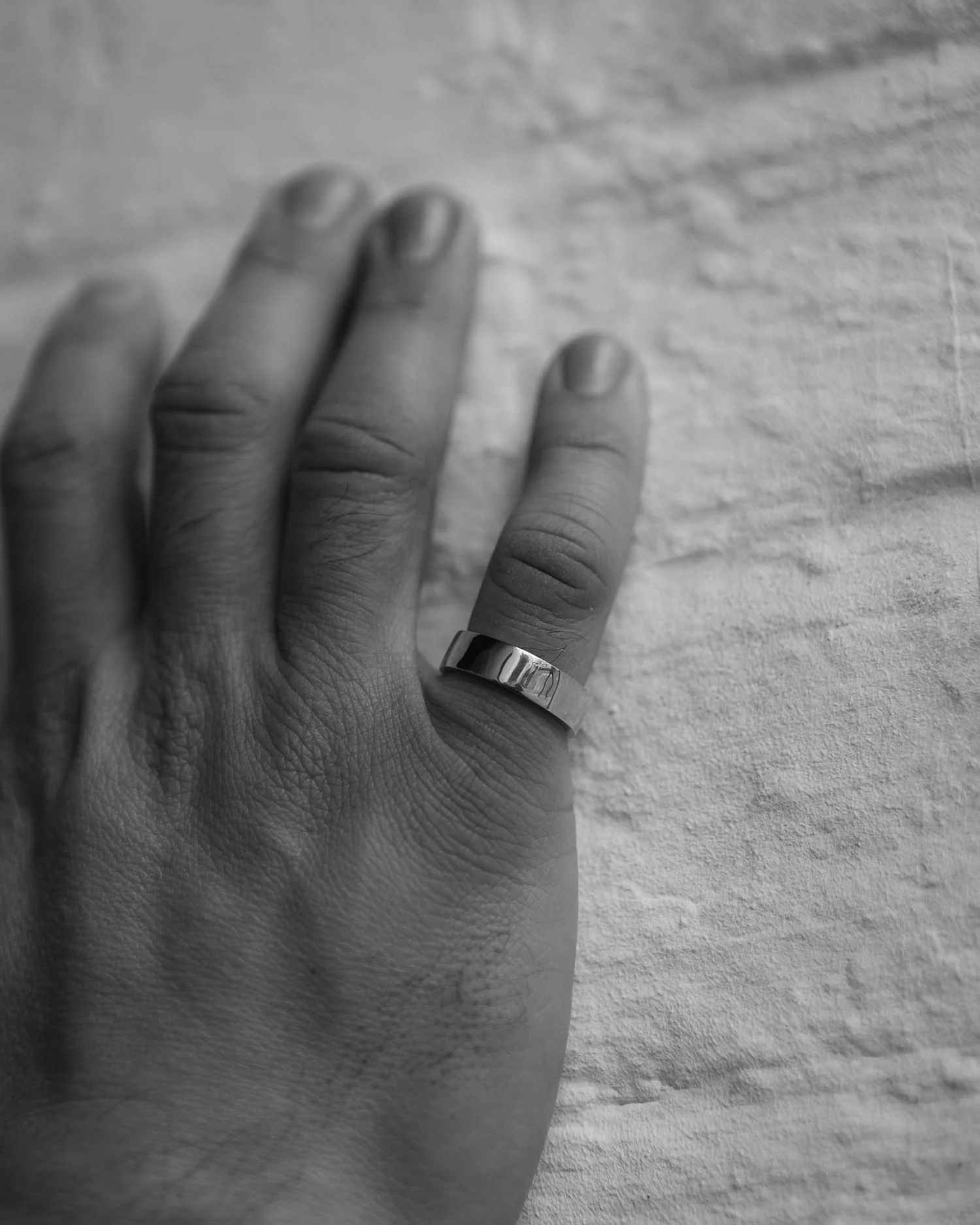 9ct Yellow Gold Heavy Signature Band Ring - Image 4