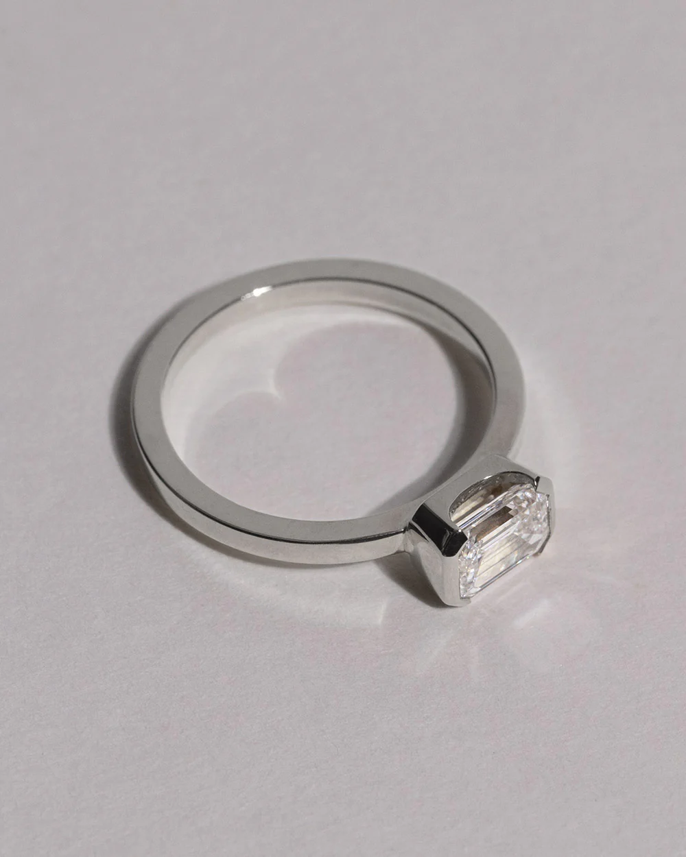 18ct White Gold Emerald Cut 1ct Lab Grown Diamond Ring - Image 3