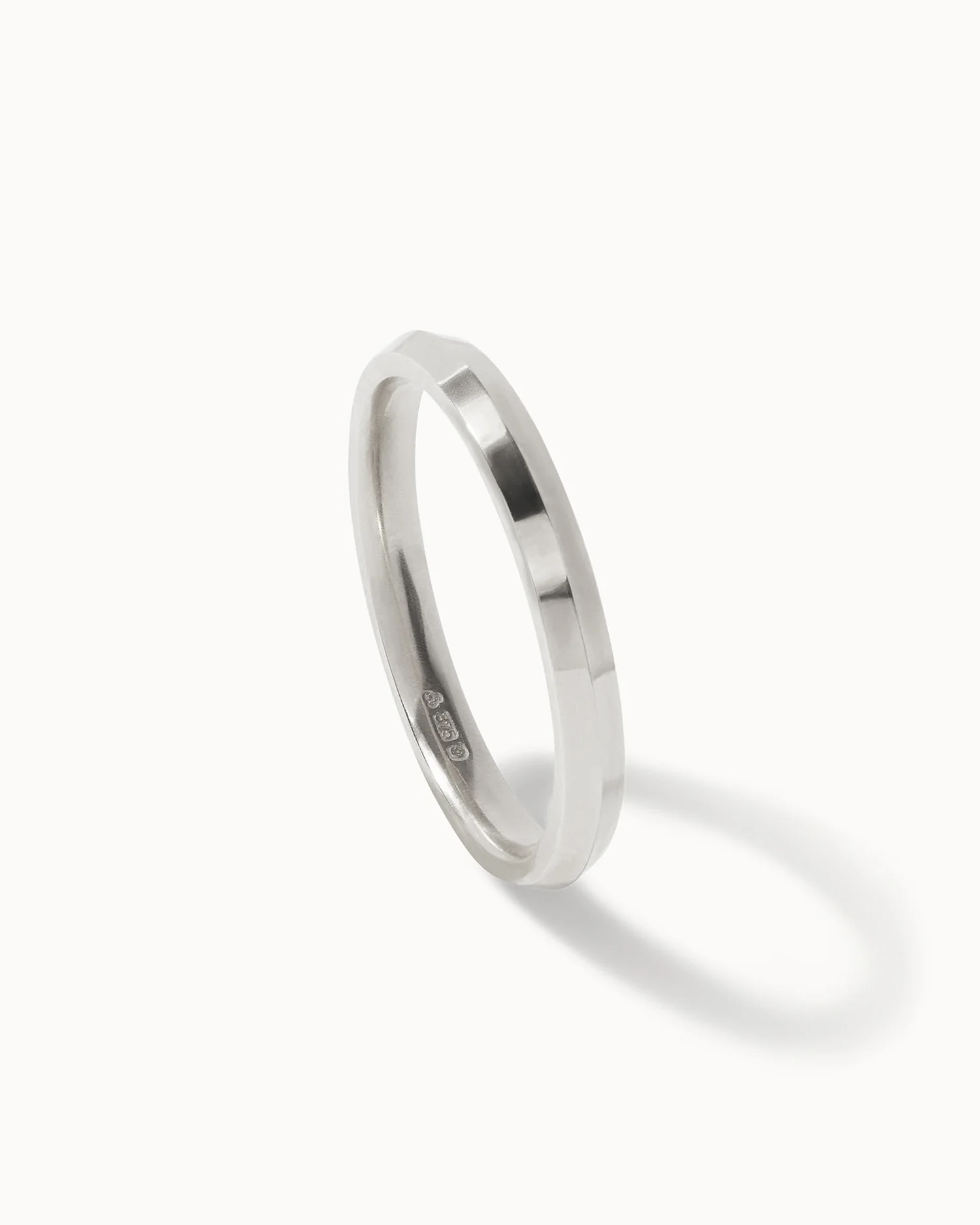 9ct White Gold Fine Edge Ring - 2mm Band - Image 3